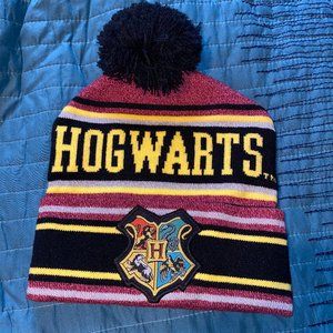 NWT Hogwarts Harry Potter Crest Logo Beanie